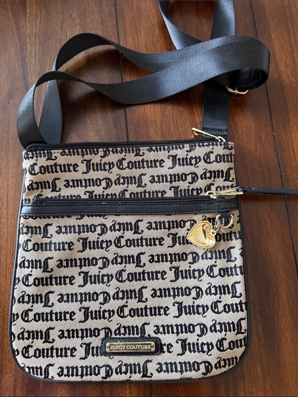 Juicy Couture Black & Cream Logo Crossbody Pouch - Picture 5 of 10